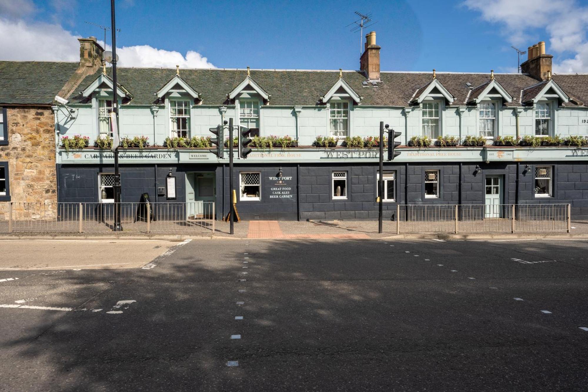 West Port Hotel リンリスゴー エクステリア 写真