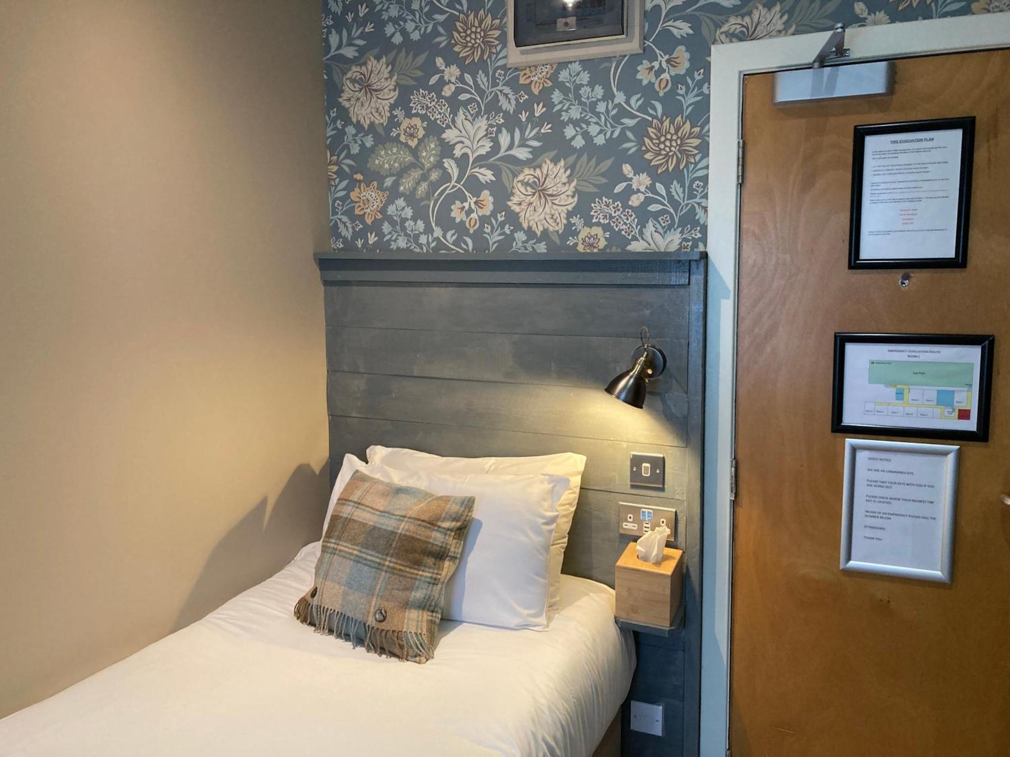 West Port Hotel リンリスゴー エクステリア 写真