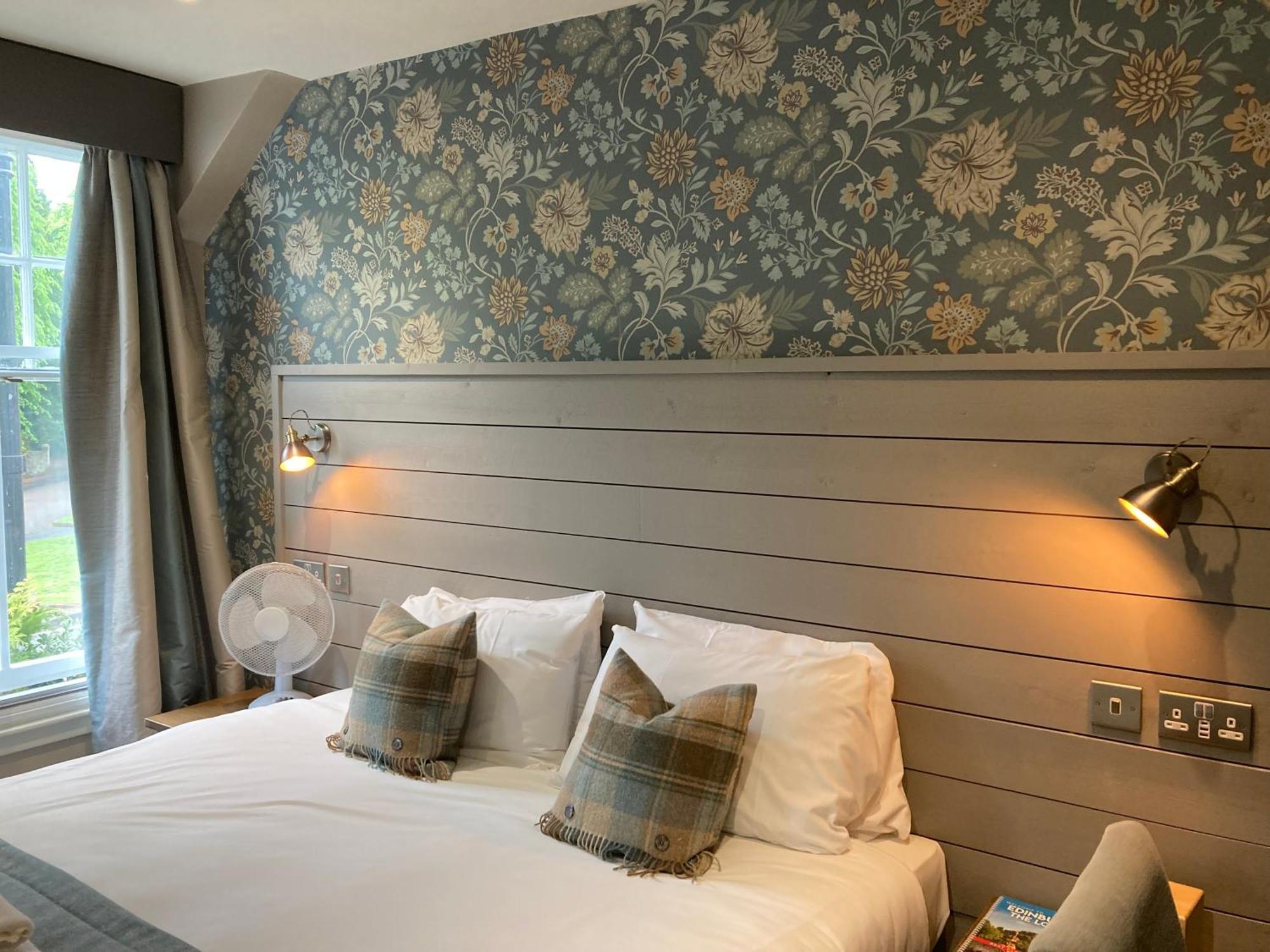 West Port Hotel リンリスゴー エクステリア 写真