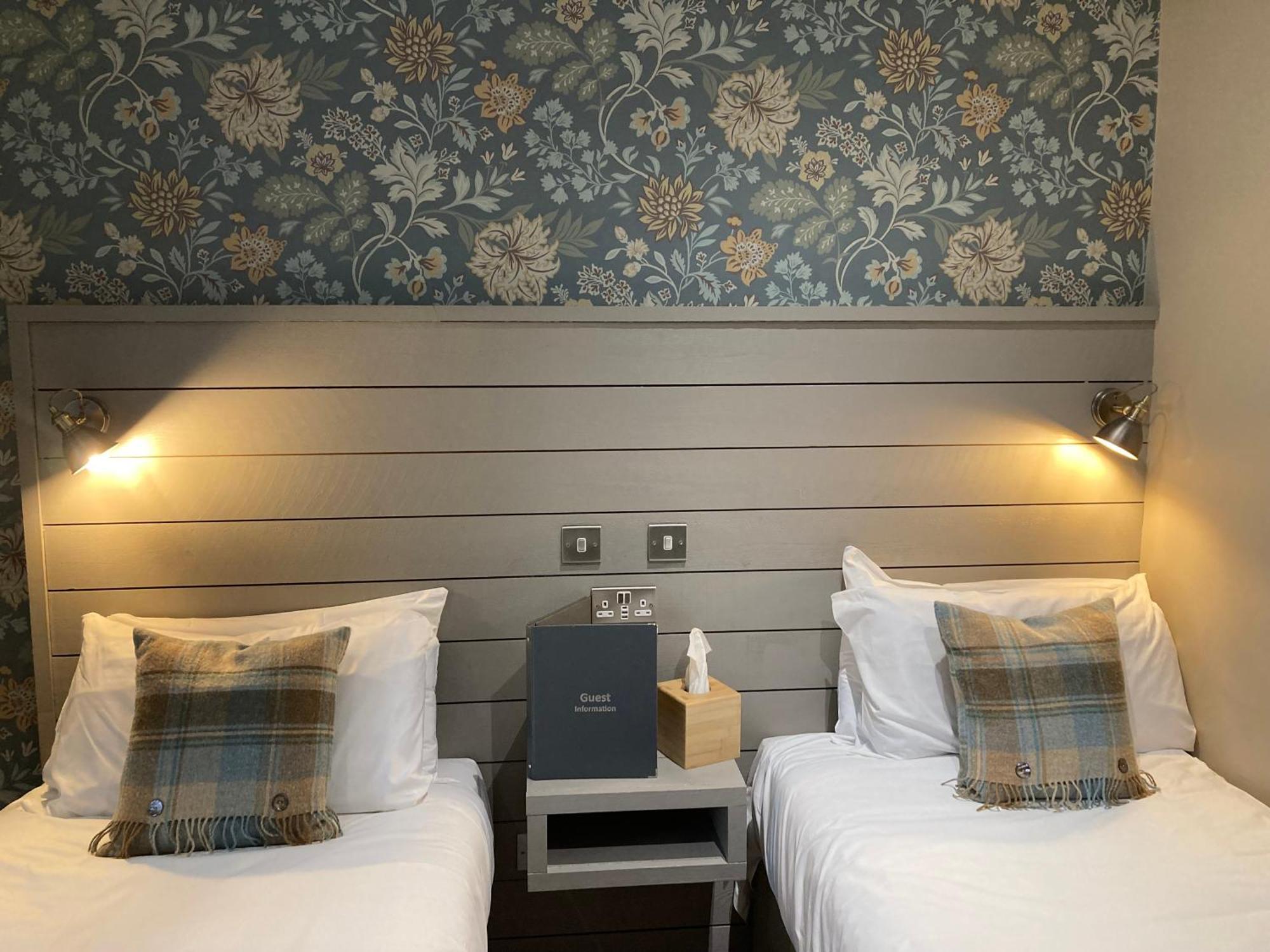 West Port Hotel リンリスゴー エクステリア 写真