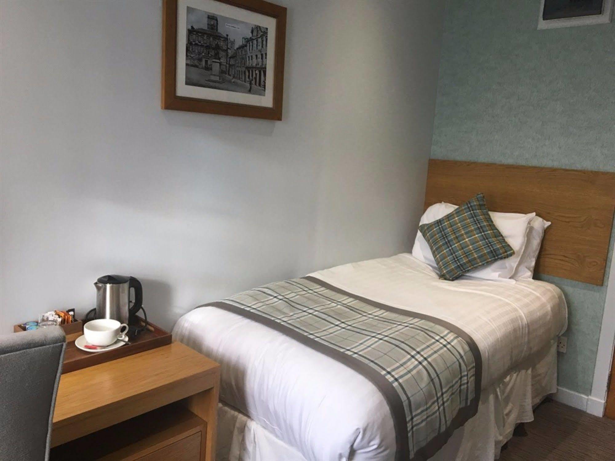 West Port Hotel リンリスゴー エクステリア 写真